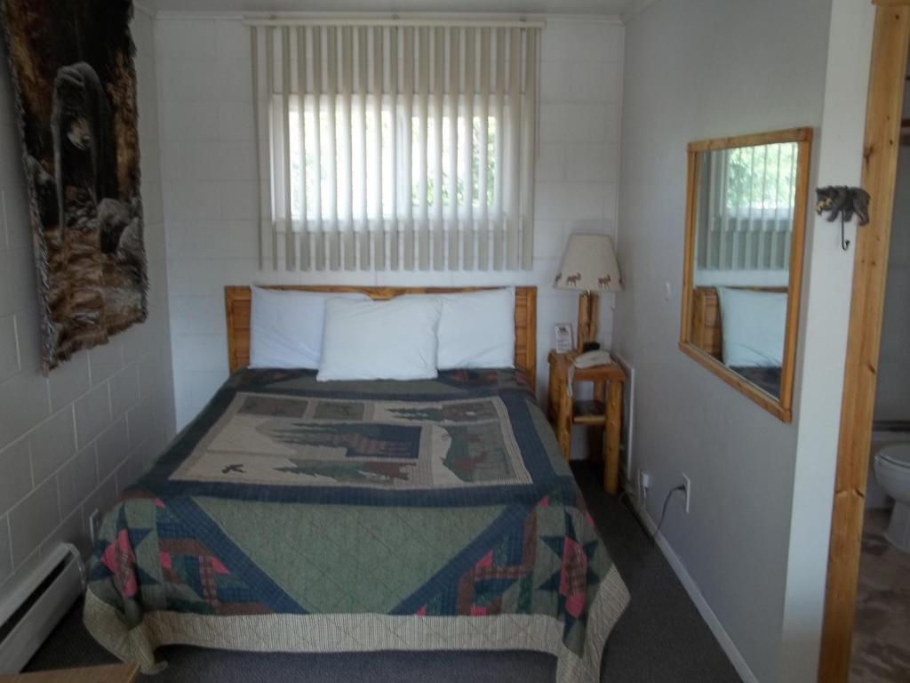ثيرموبوليس Budget Host Elk Antler Inn الغرفة الصورة