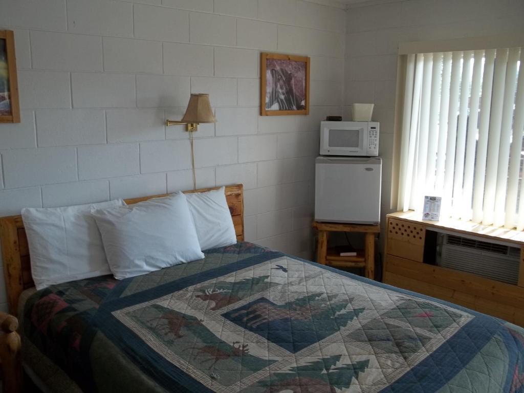 ثيرموبوليس Budget Host Elk Antler Inn الغرفة الصورة
